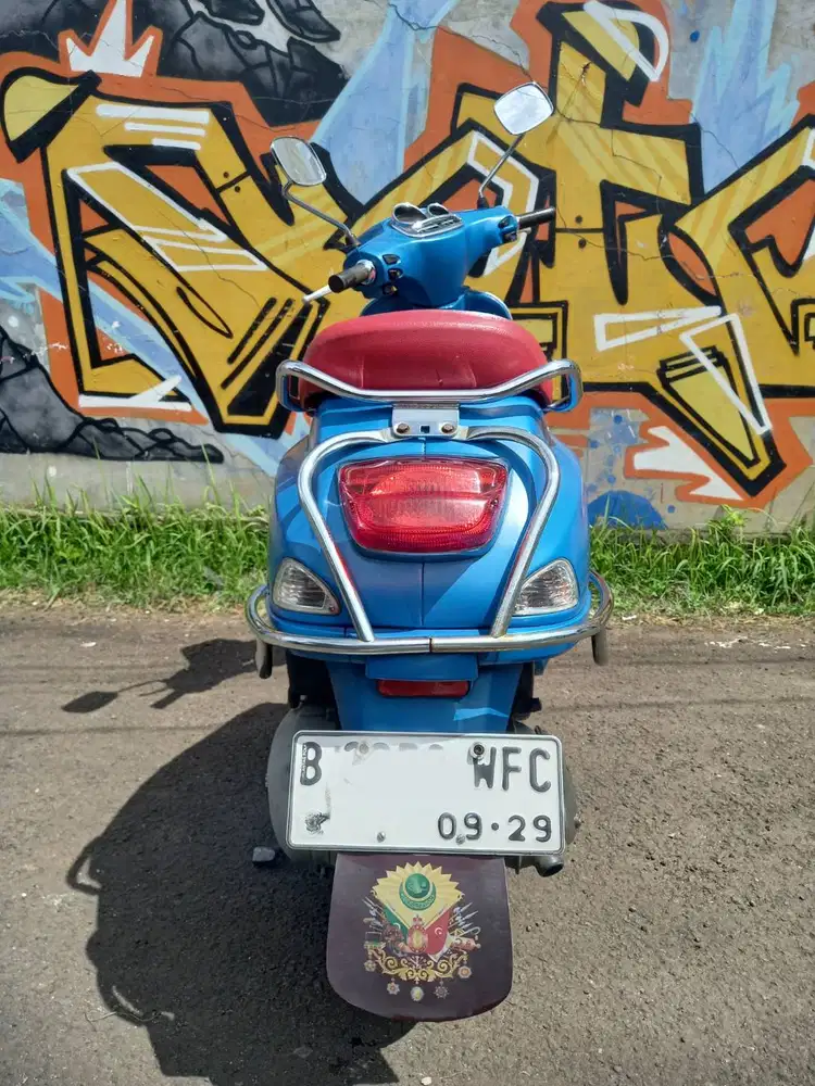 Vespa S tahun 2015 warna biru modis buat sanmori