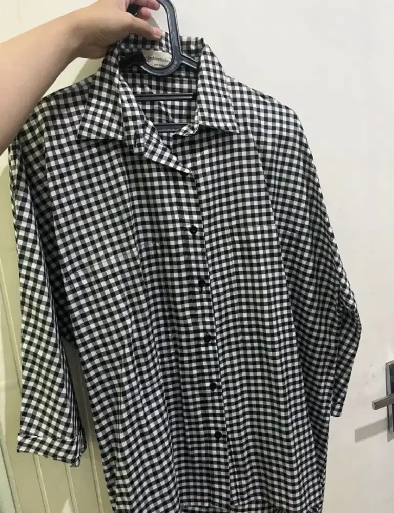 Kemeja hitam kotak2 wanita