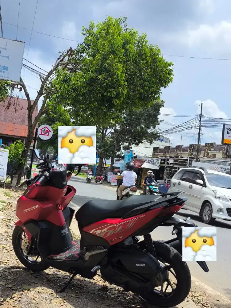 Vario 160 tahun 2023 warna red