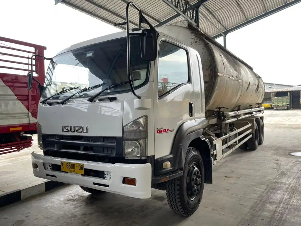 Isuzu Giga Tronton FVM34W 2012 Tangki Hiblow