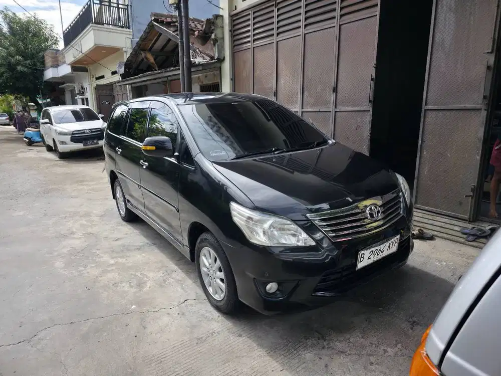 Toyota Kijang Innova Inova V AT Matic Tahun 2012 Hitam , 2013
