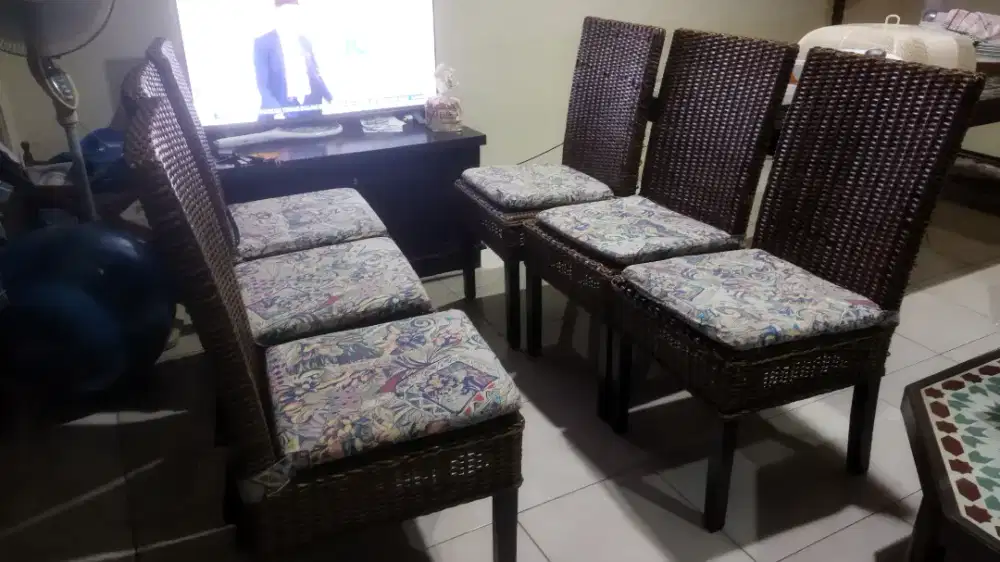 6 kursi makan, bekas tapi layak pake