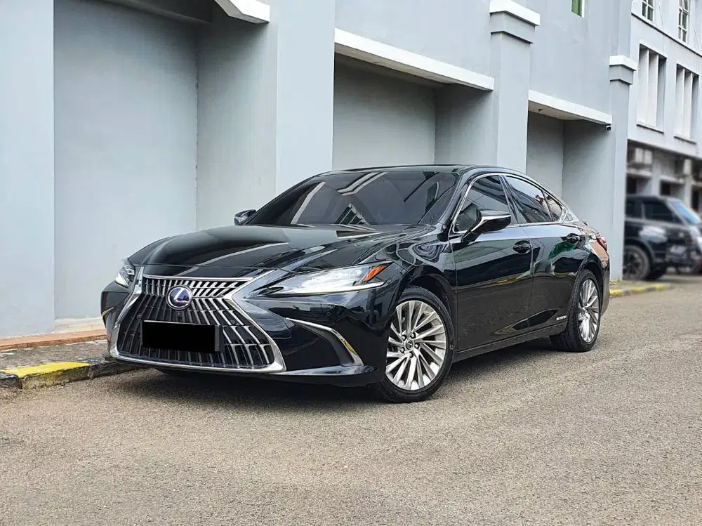 LEXUS ES300H ULTRA LUXURY RIVAL GENESIS G60 E300 E400