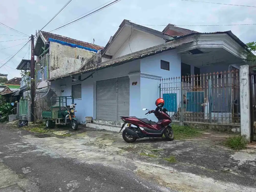 rumah murah luas 200 di jl bunga suhat dekat nusa indah jl mawar dan kalpataru kondisi bagus siap huni dan butuh uang segera dekat kampus UB Brawijaya polinema