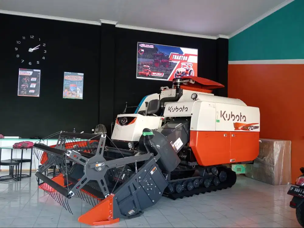 Combine Harvester Kubota DC 70 Pro