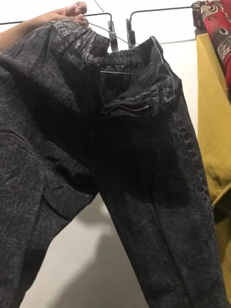 Celana jeans hitam UK M