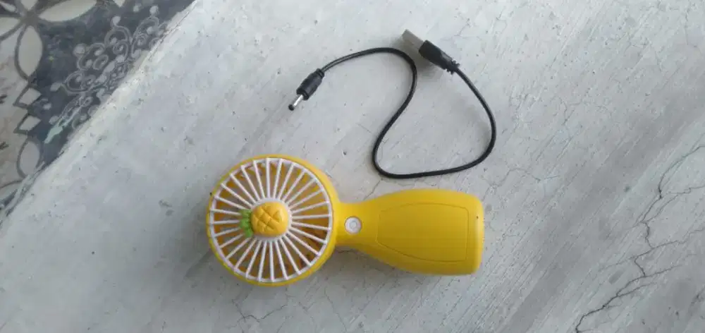 Di jual kipas anggin mini bisa di cas  wa dan hp no iklan ini