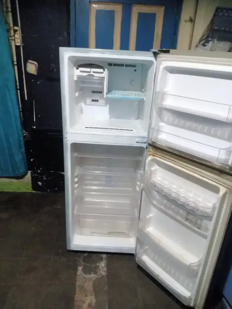 Jual kulkas Samsung 2 pintu no frost tnpa bunga es normal bisa diantar
