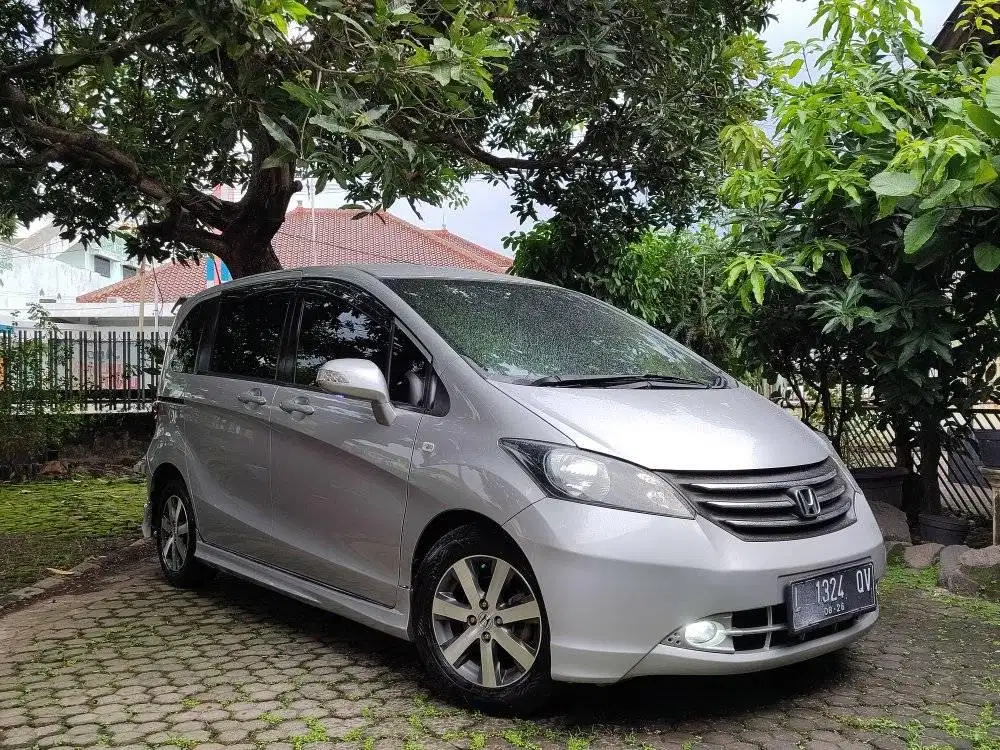 HONDA FREED E PSD 2010 TIPE TERTINGGI