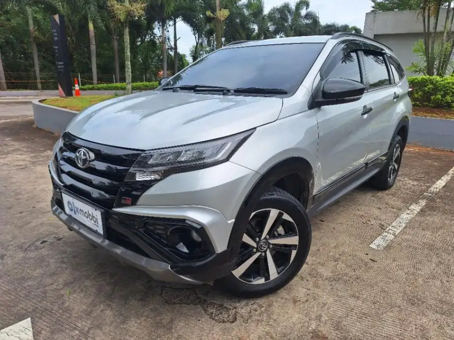 Toyota Rush 1.5 GR Sport Bensin-MT 2024 Silver UV