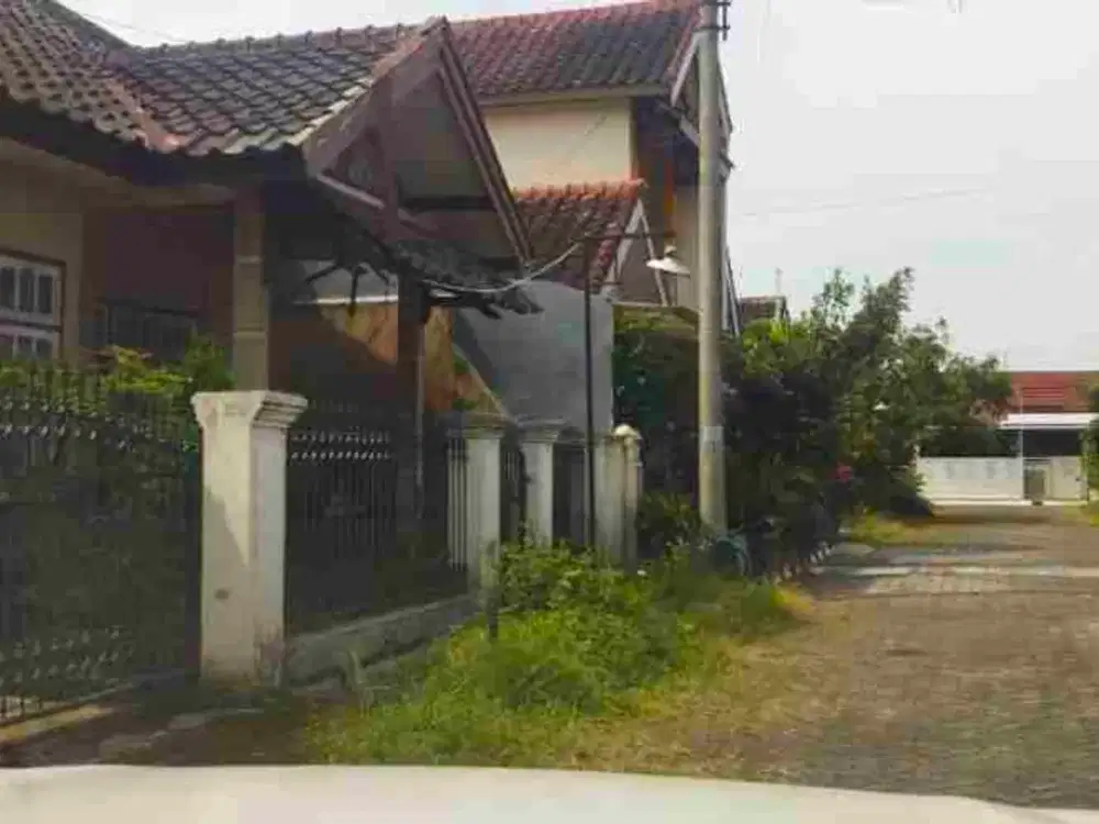 rumah murah butuh renov di perumahan bumi meranti  wangi ( bmw ) samping taman sulfat lingkungan menengah ke atas. kondisi butuh uang segera BU penawaran berapapun dipertimbangkan