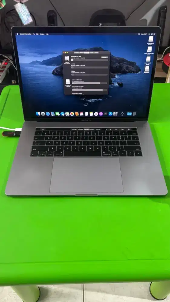 MacBook 2017 touchscreen core i7 3.1ghz ram 16gb SSD512gb dual VGA 15