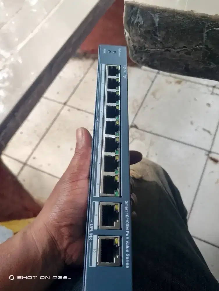 swict poe giga byte 8 port Hikvision