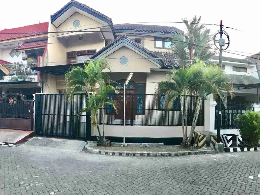Dikontrakkan Rumah Di Simpang Darmo Permai Selatan