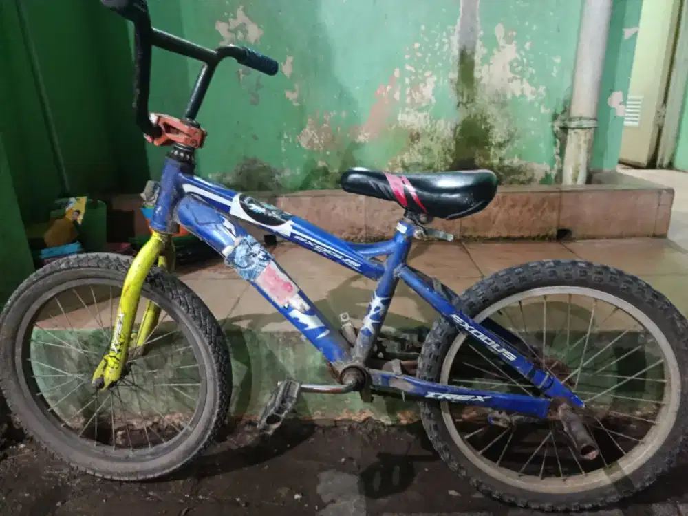 Sepeda anak kecil sudah gak dipake