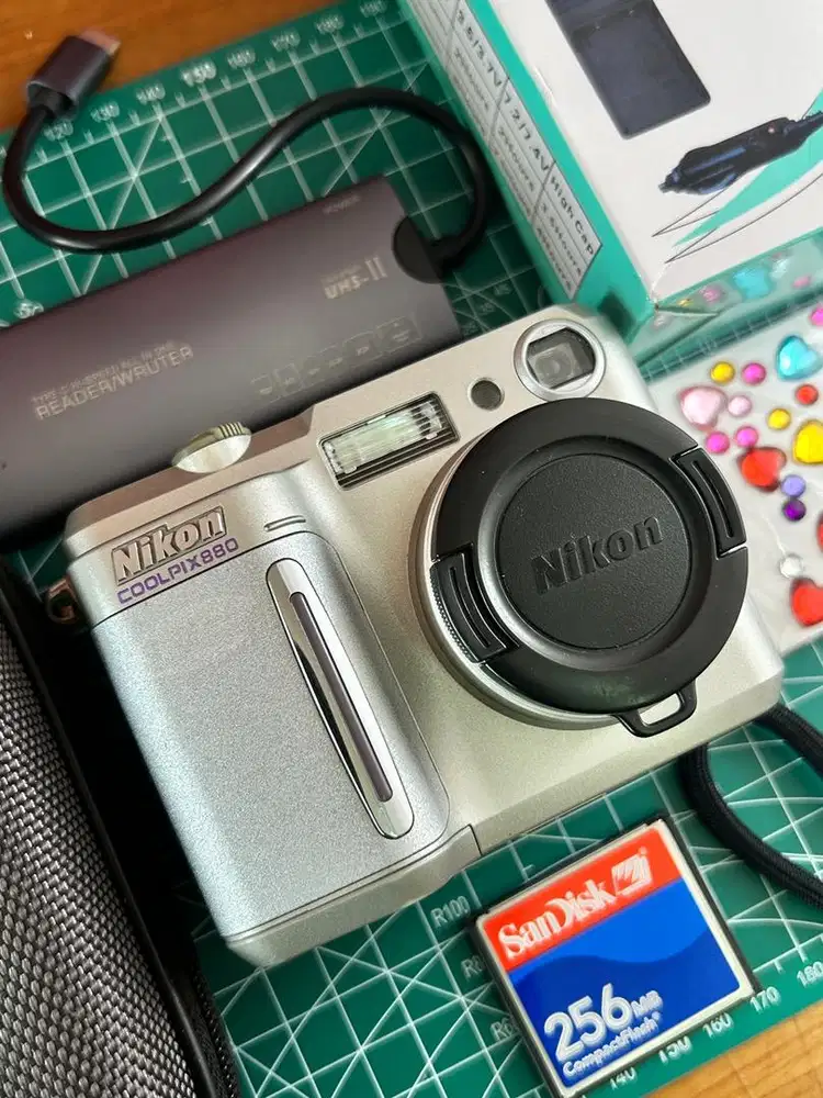 Digicam Nikon Coolpix 880 RARE unik