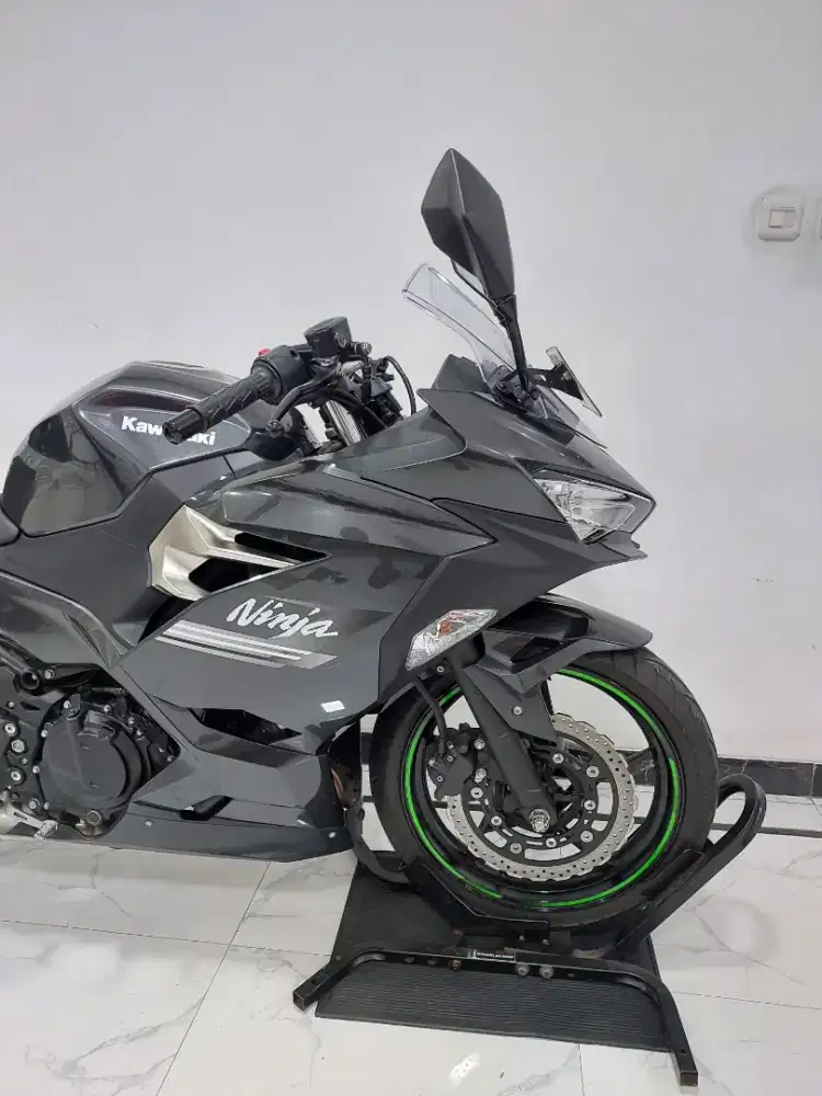 KM 4 RIBU ! Kawasaki Ninja 250 Fi FULL ORIGINAL LIKE NEW 2022 bulan 7