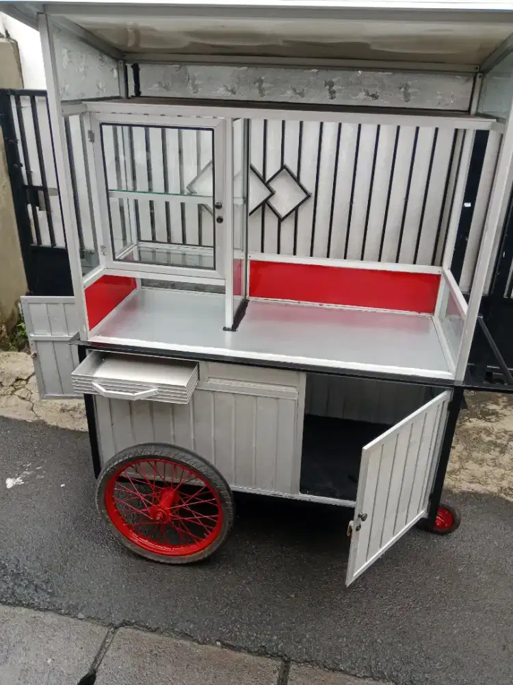 Gerobak alumunium bekas dimsum ( nego tipis  )