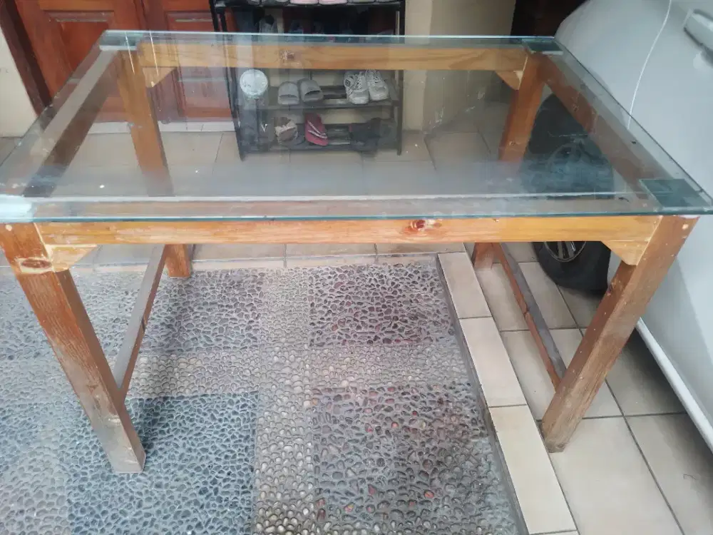 Meja kaca buat di kantor