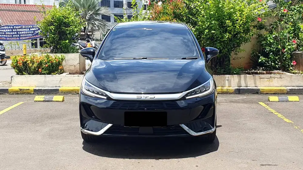 BYD M6 Standard EV 7 Seater Black On Brown 2024 Brand New Condition