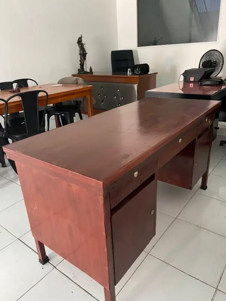 Meja Kerja Klasik Kayu Mahoni