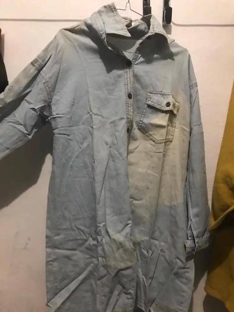 Kemeja denim ukuran M