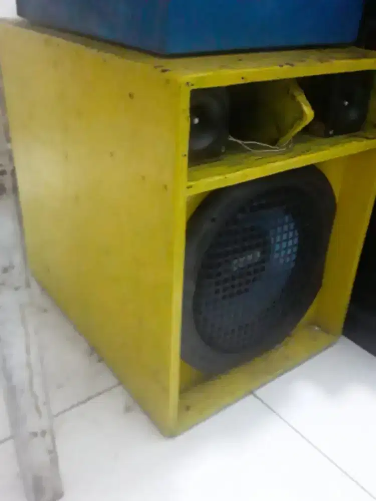 dijual cepat spiker rakitan 10 & 4 in ,+ampli ,suara oke ,power gede