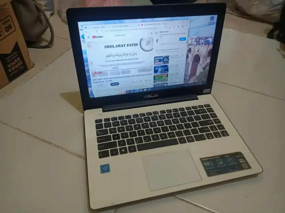 Lactop Asus X 453s minus layar titik2 putih kyboat sebagian ga bs