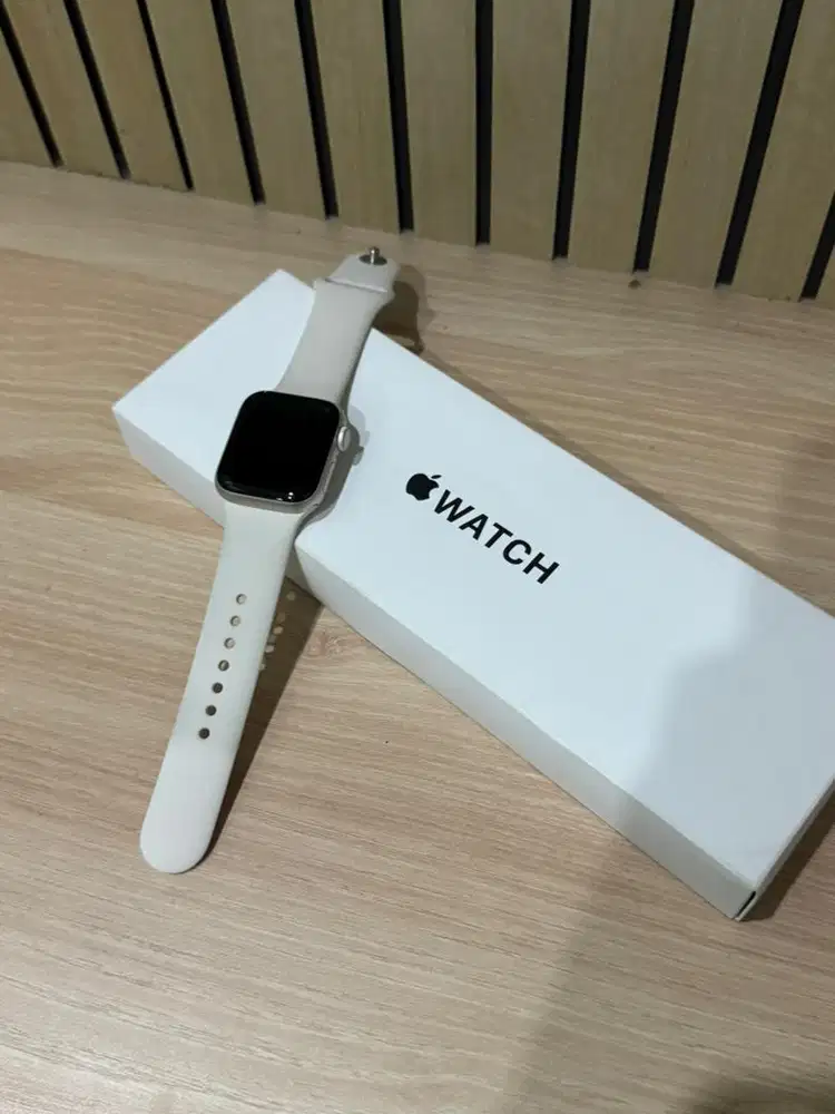 Apple watch SE GPS 40mm GEN2 LENGKAP LIKE NEW IBOX