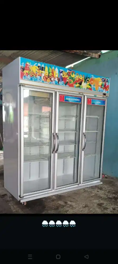 Showcase chiller 3 pintu GEA
