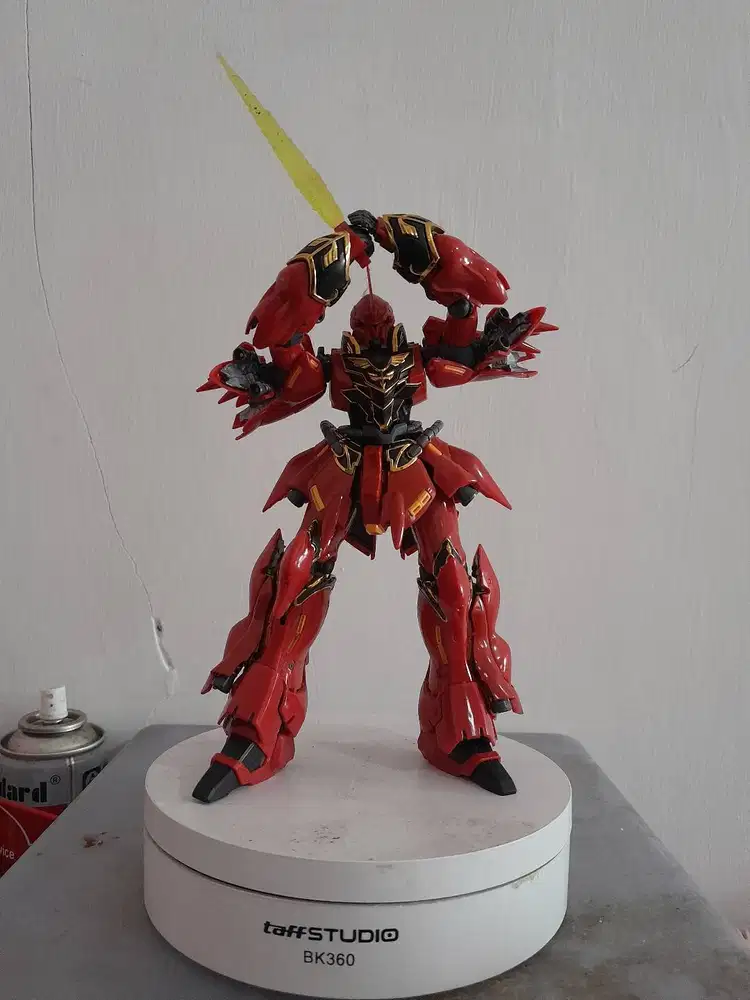 Gundam pajangan sinanju