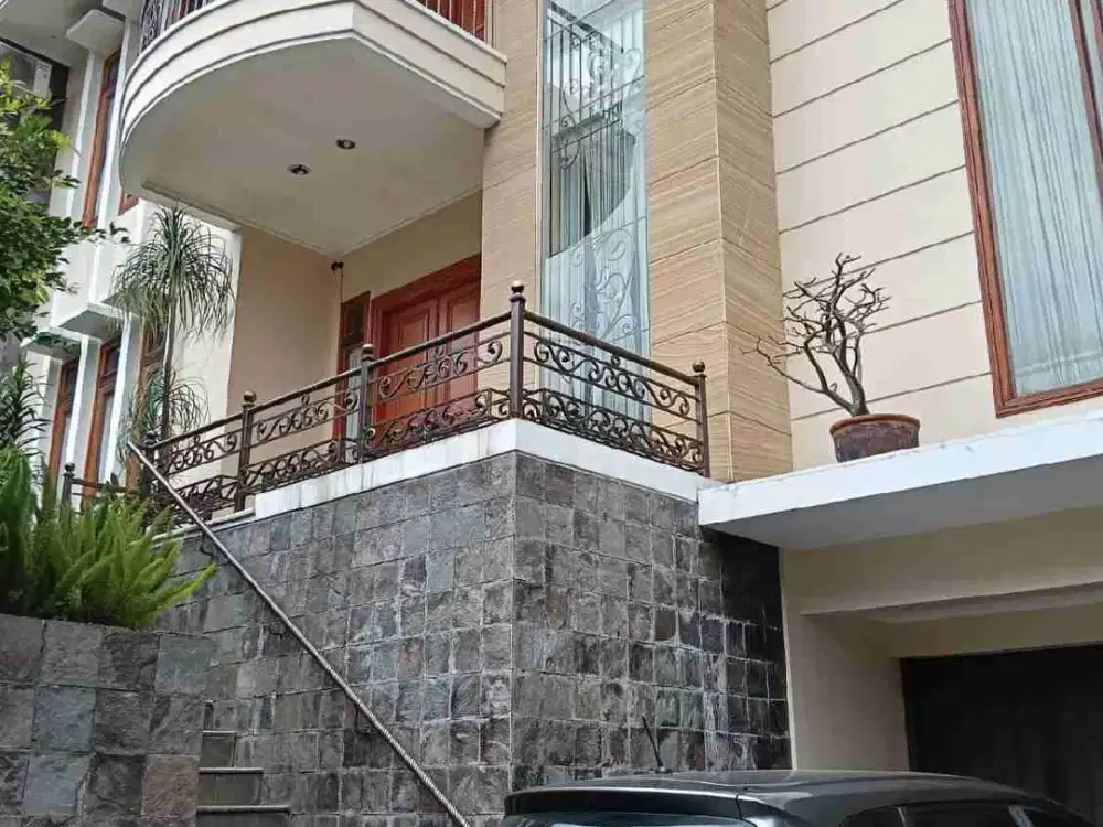 Dijual Rumah Lux Setraduta Lestari Semi Furnished