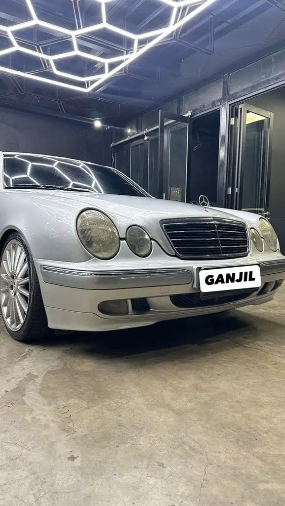 Mercedes-Benz E240 2000 Bensin