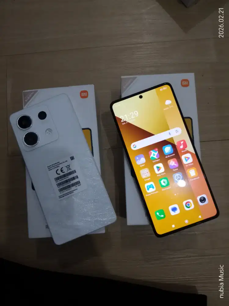 Xiaomi Redmiote 13 5G Black and white