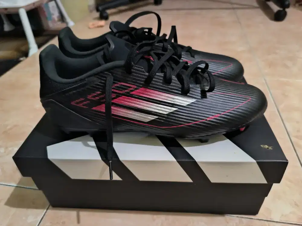 SEPATU BOLA ADIDAS F50 LEAGUE FG/MG