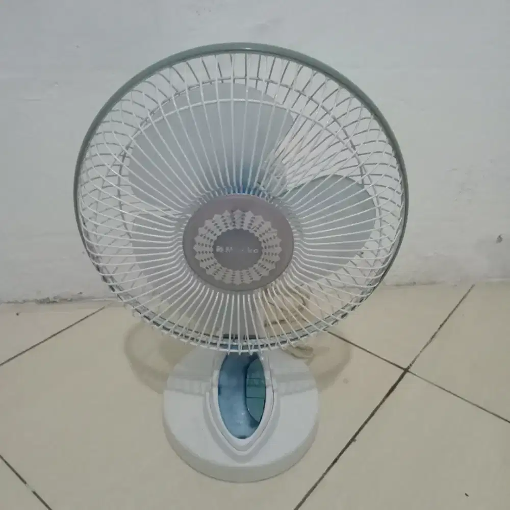 Kipas angin meja Miyako.