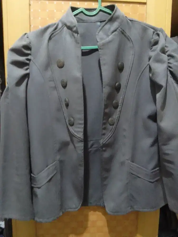 Preloved outer pendek