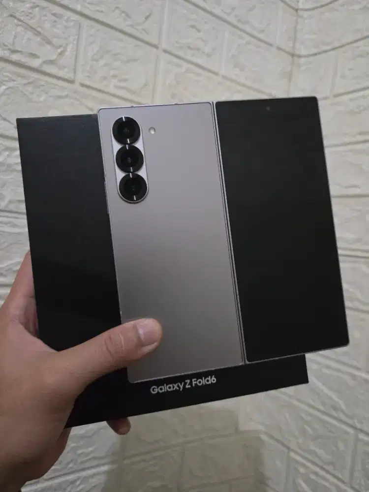 SAMSUNG Z FOLD 6 5G 12/512GB SILVER SHADOW RESMI SEIN (-bercak kecil)