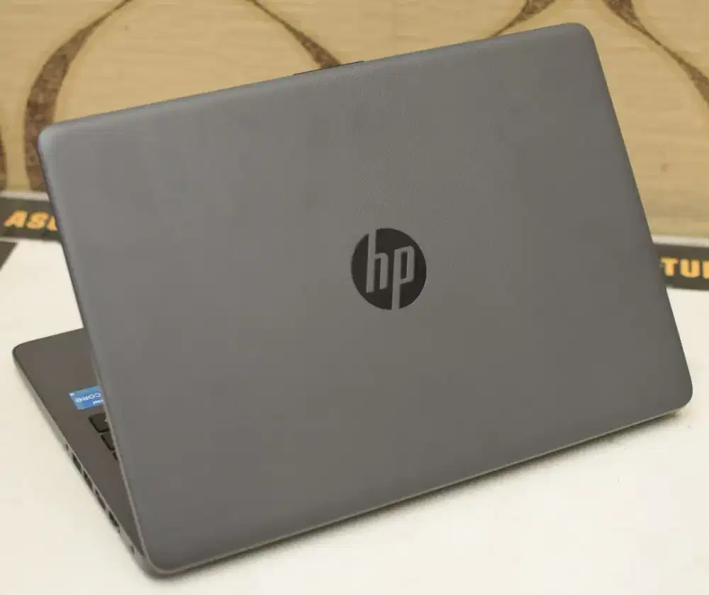 Laptop HP 240 G8. CORE i5 Gen 10. RAM8GB. SSD256GB. Mulus