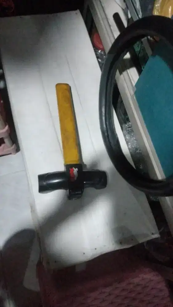 Kunci pengaman ganda stir mobil