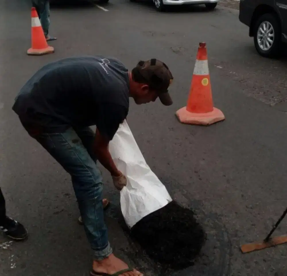 Aspal jalan instan coldmix penambal jalan