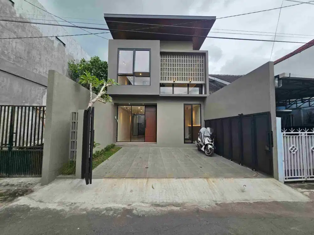 RUMAH MEWAH JOGJA FULL FURNISH DEKAT UGM JL.KALIURANG KM 8 BANTENG NGAGLIK SLEMAN