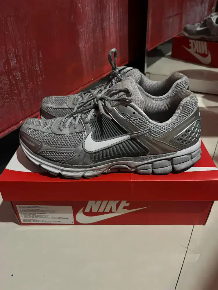 NIKE ZOOM VOMERO 5