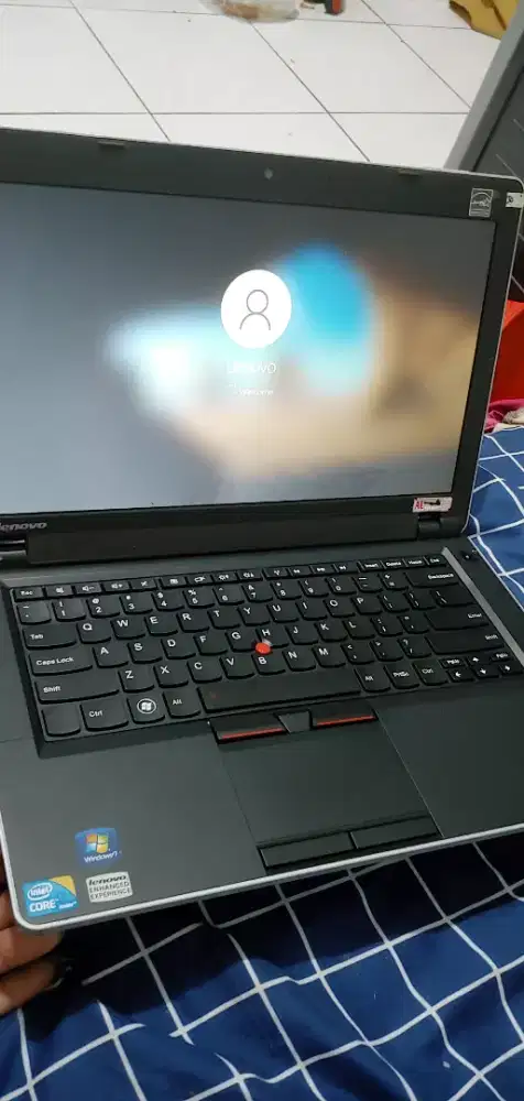 Lenovo thinkpad edge e40 rusak