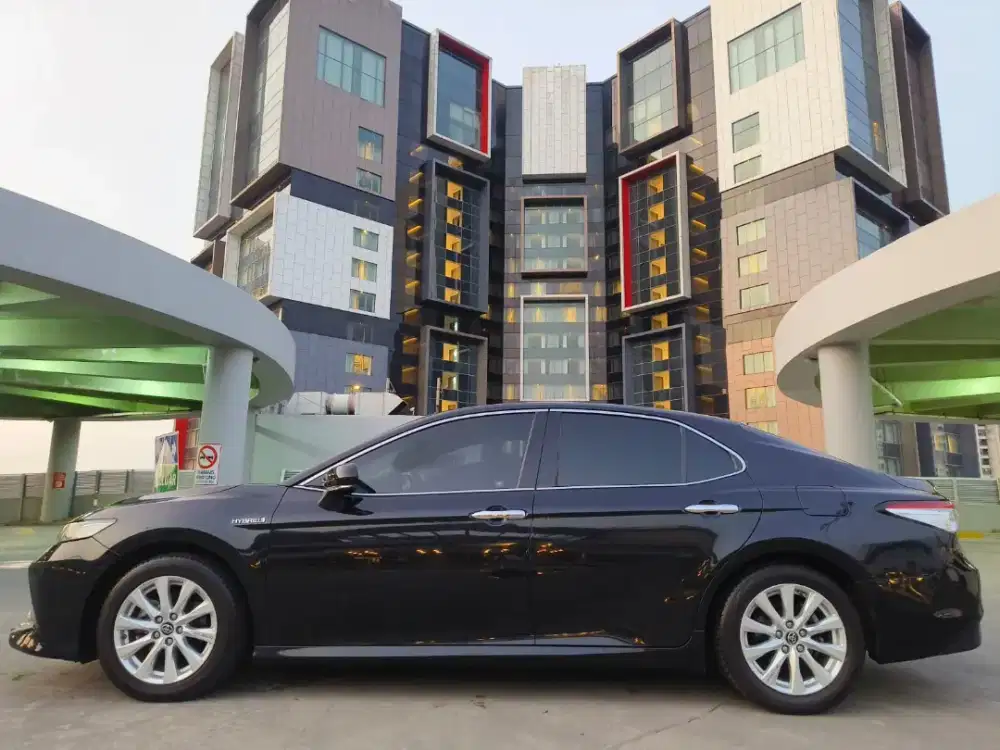 CAMRY V 2019 BLACK KEYLESS SUNROOF NAVI-HDMI-MP4-BT Terawat Istimewa!