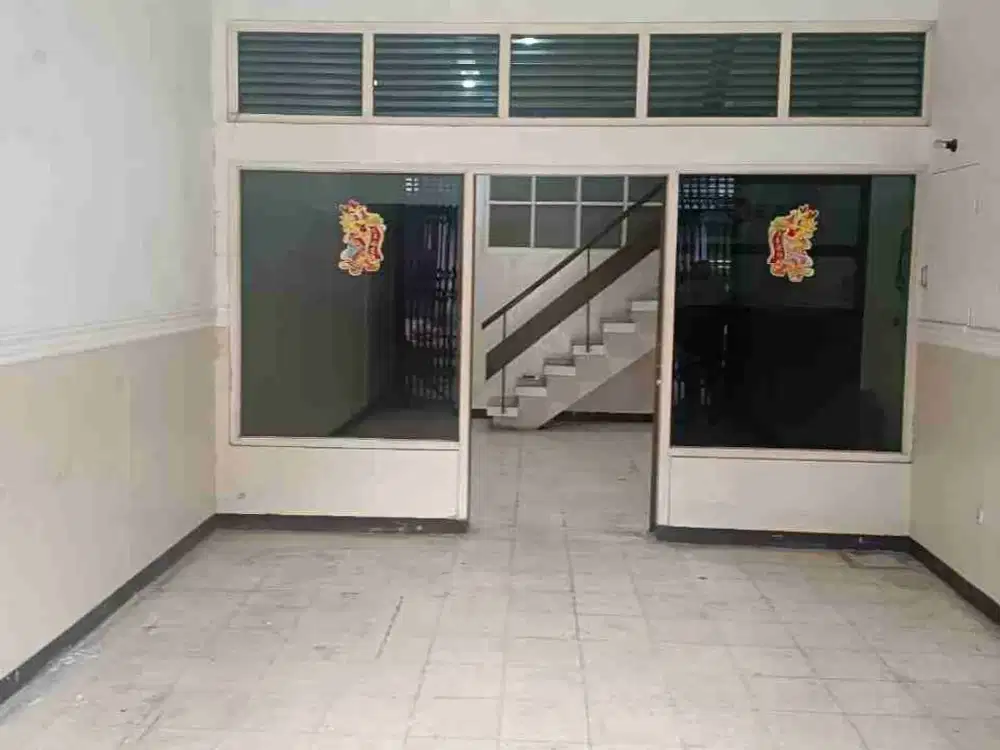 RUKO BENTUK MEMANJANG TEMBUS SAMPAI GANG KRANGGAN