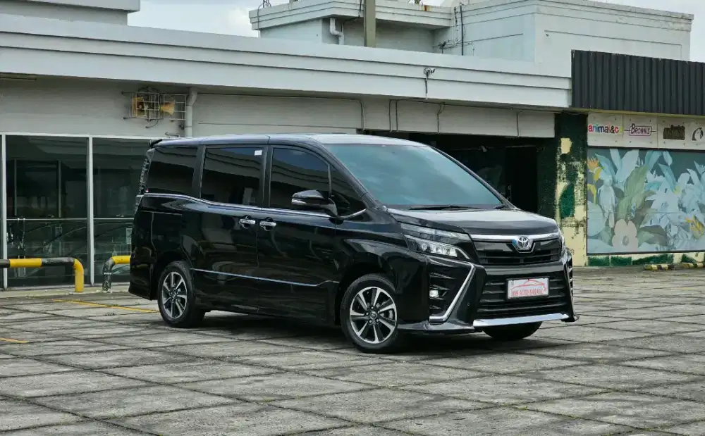 [Km 60rb] TOYOTA VOXY 2018