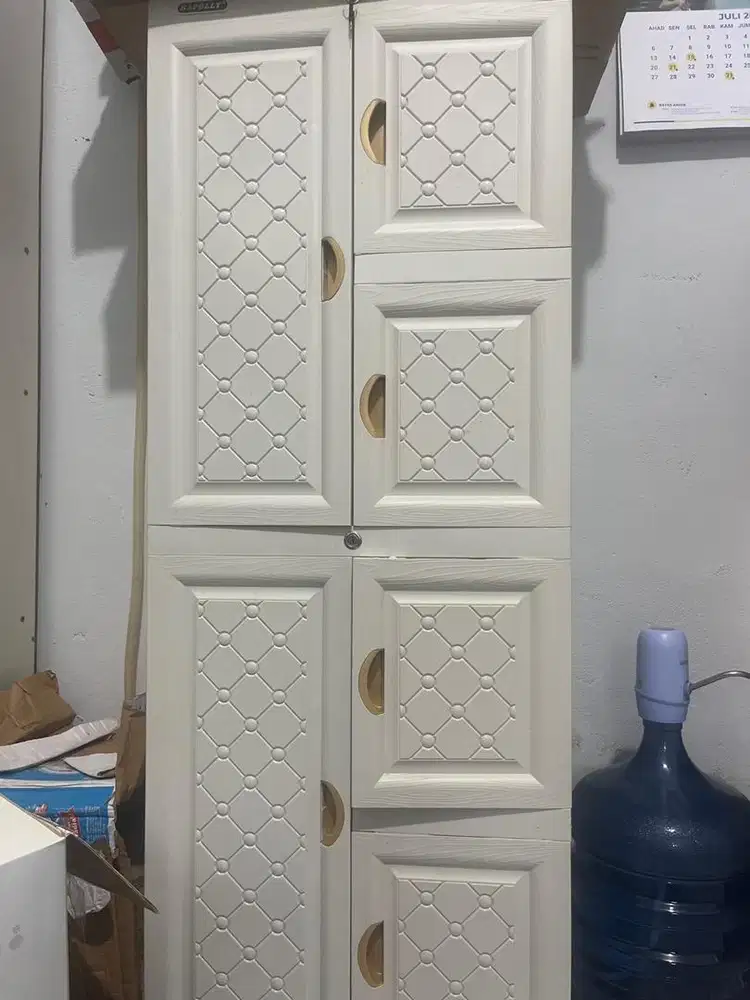 Dijual lemari plastik bekas (second) merk napolly