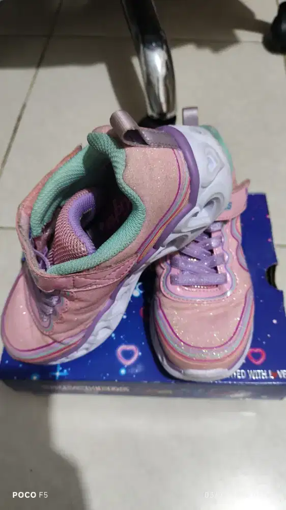 Sepatu Anak nomor 28