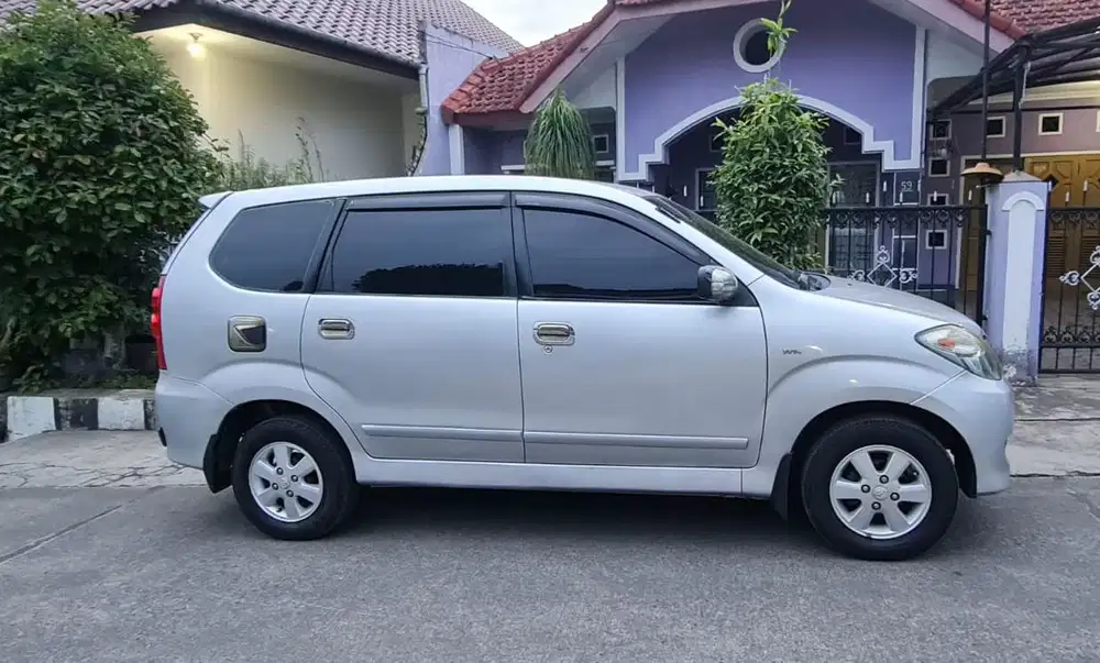 Toyota Avanza 2010 type G matic Mulus